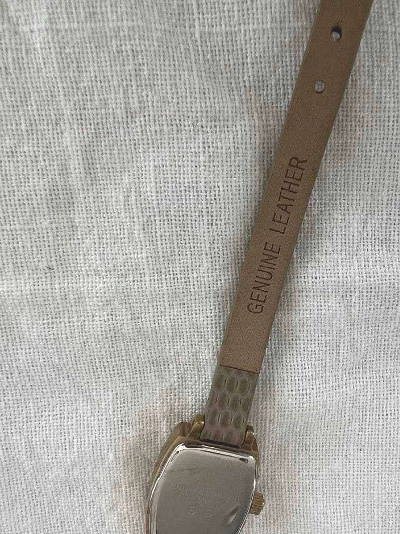 【美品】ete腕時計　トノー 1pダイヤエンボスレザーベルトレディース腕時計