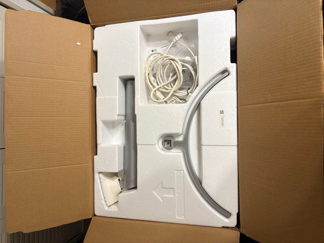 LG 27UL550-W UHD Monitor 4K 27インチ