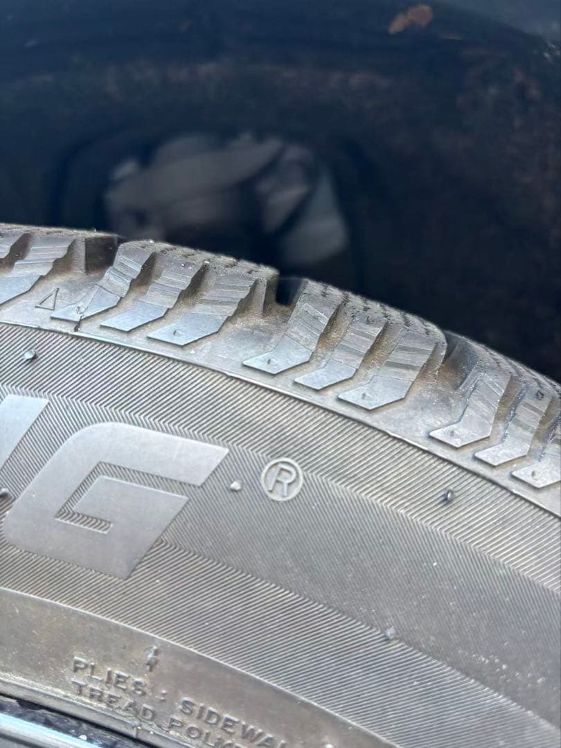 MM様プリウス195/60R17 90Qスタッドレス+ホイール4本セットナット付