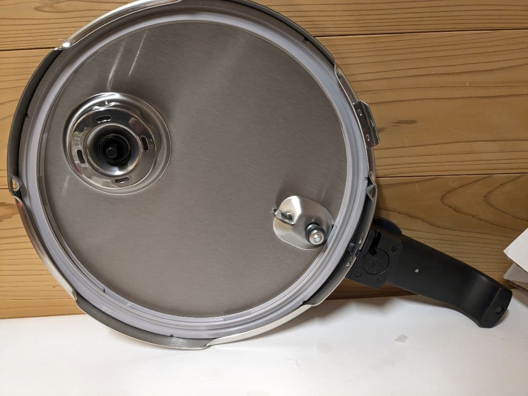 【未使用】フィスラージャパン ビタビットプレミアム　圧力鍋　４．５ｌ