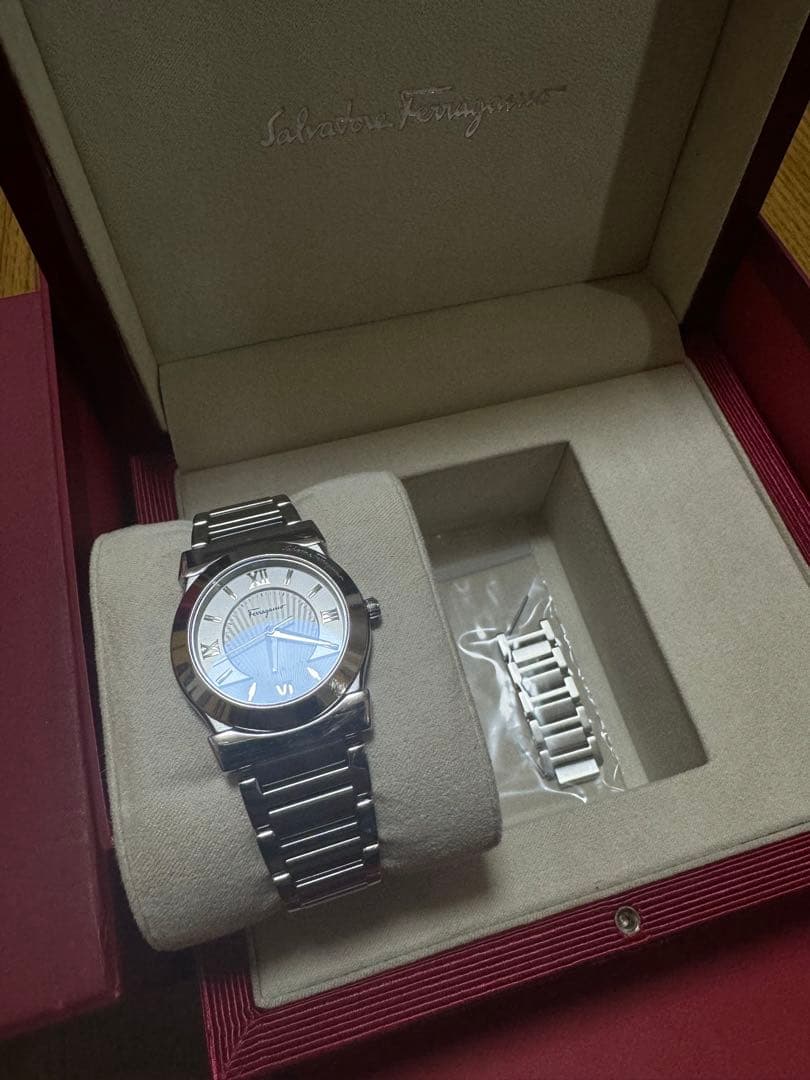 Salvatore Ferragamo 時計 シルバー