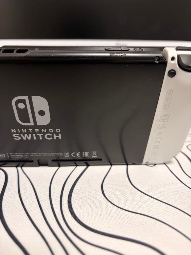 Nintendo Switch グレー 本体(Joyconは有機ELの白)