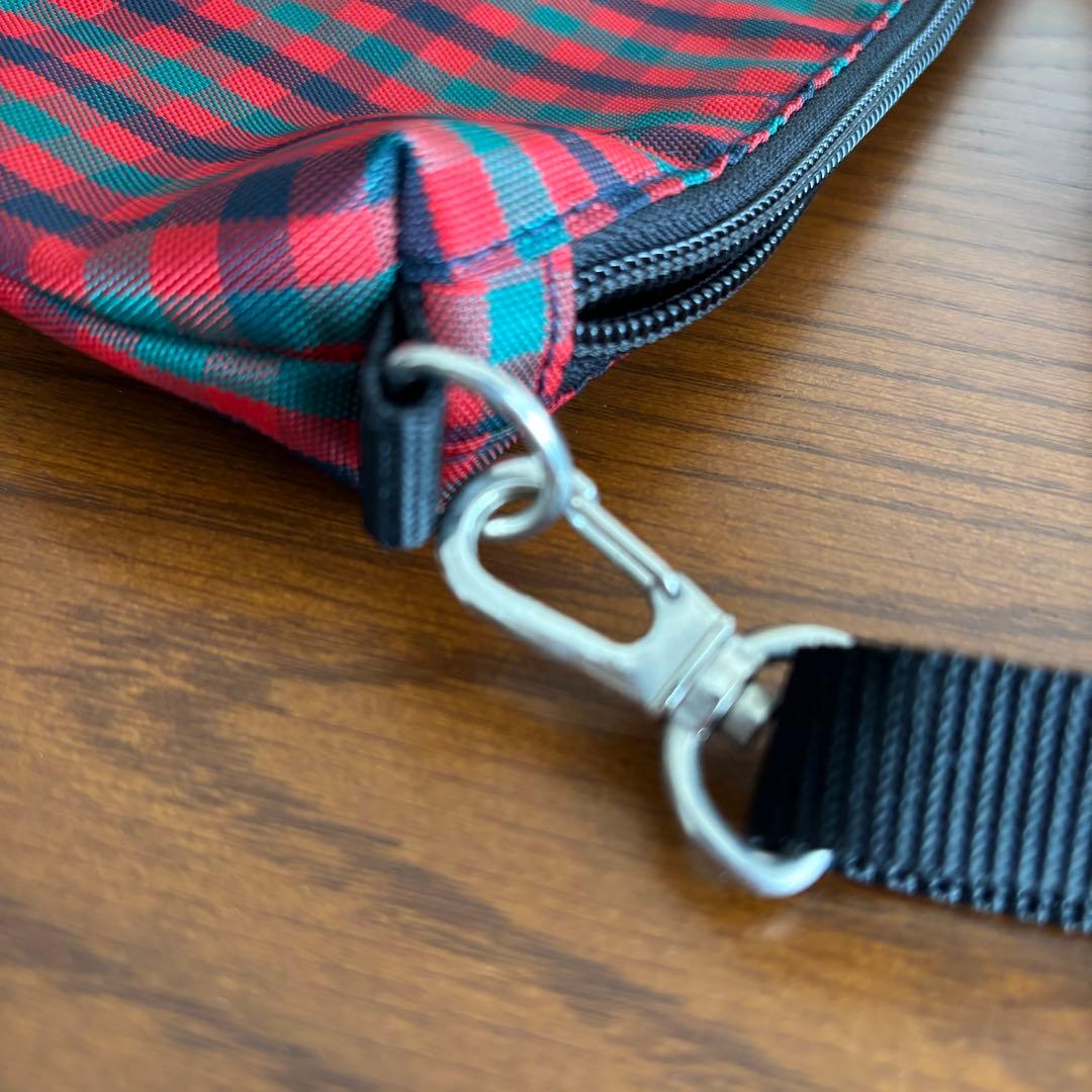 familiar ファミリア　赤チェック　舟形ポシェット