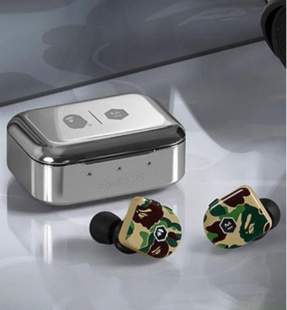 ワイヤレスイヤホン　新品　BAPE コラボ　ベイプ　レア　限定