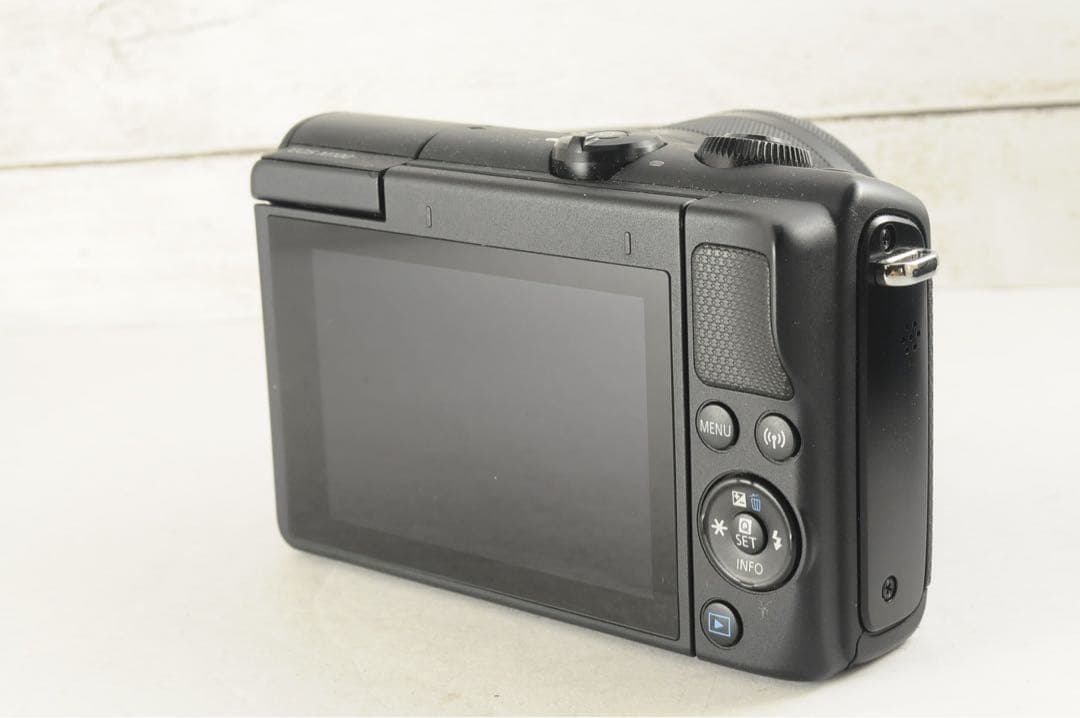 ❤️人気ミラーレス❤️Wi-Fi &自撮り❤️Canon EOS M100