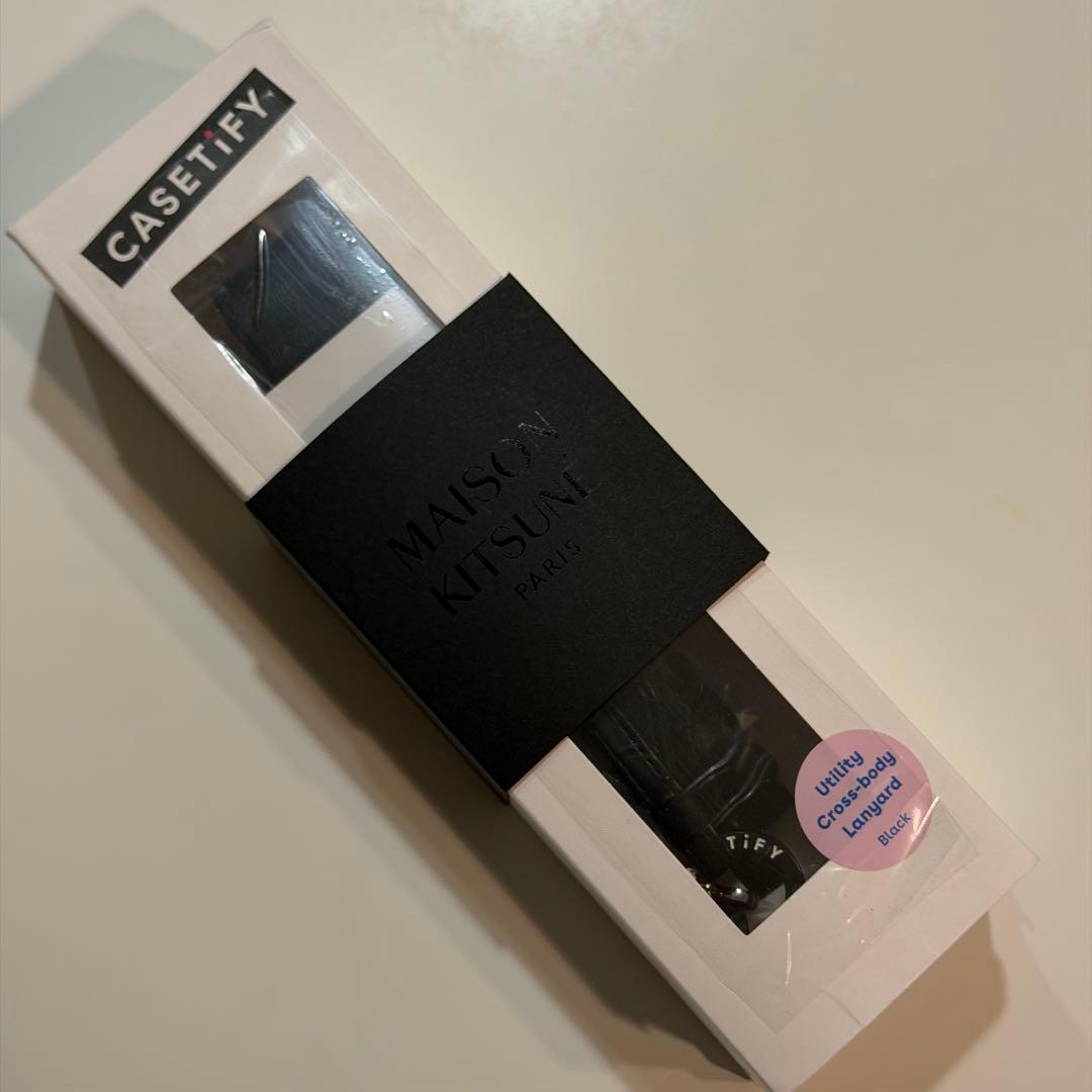 新品公式 完売品 メゾンキツネ CASETiFYスマホストラップ　ブラック