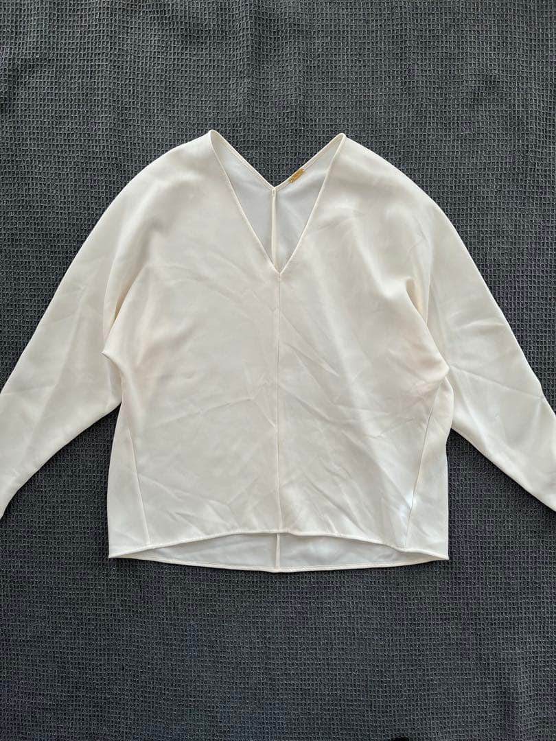 MUSE Deuxieme ClasseトリアセジョーゼットVネックプルオーバー