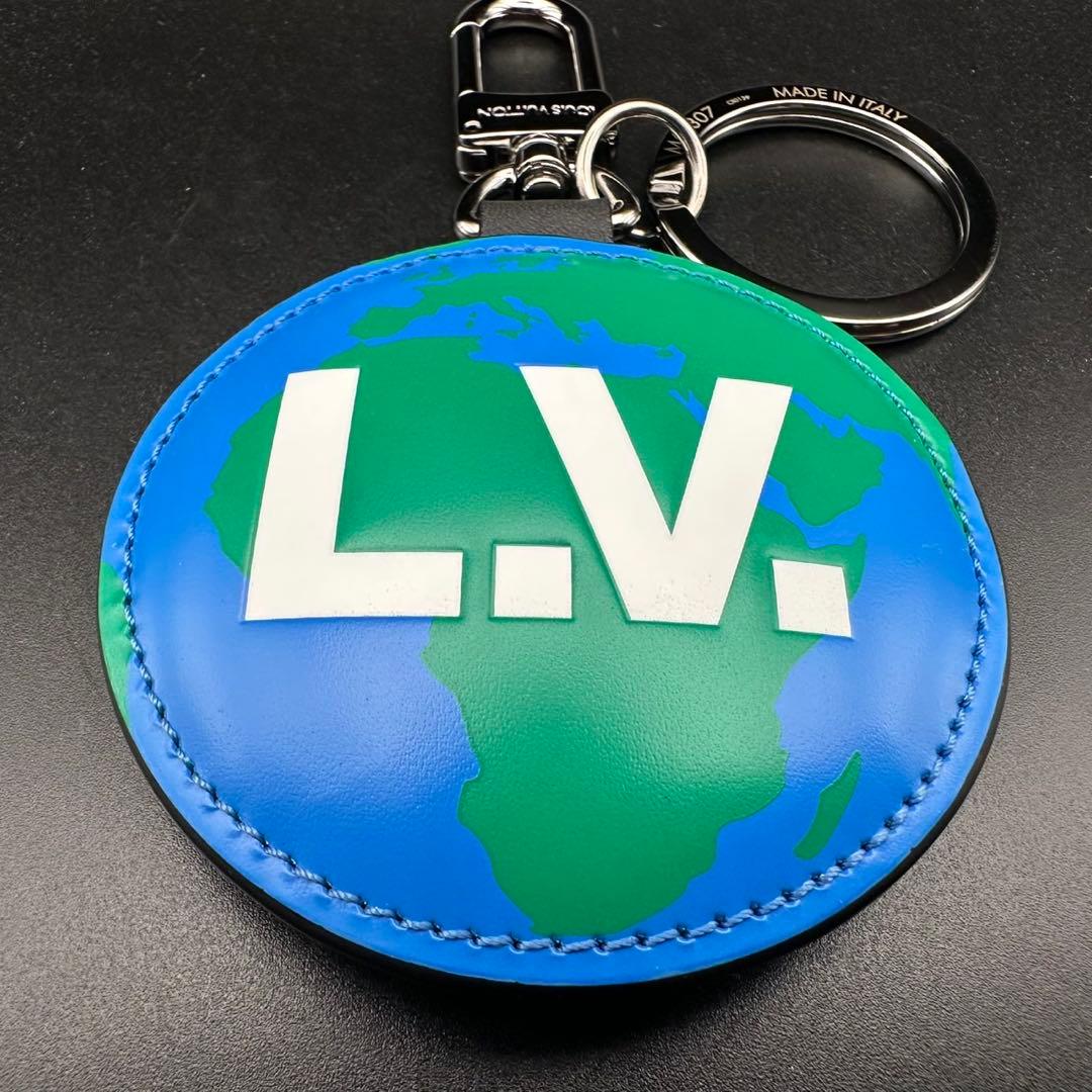 未使用級✨　ルイヴィトン　キーホルダー　M68307　ロゴ　刻印　1382