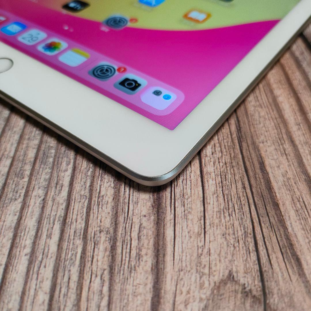 iPad 第6世代 32GB シルバー SIMフリー 美品