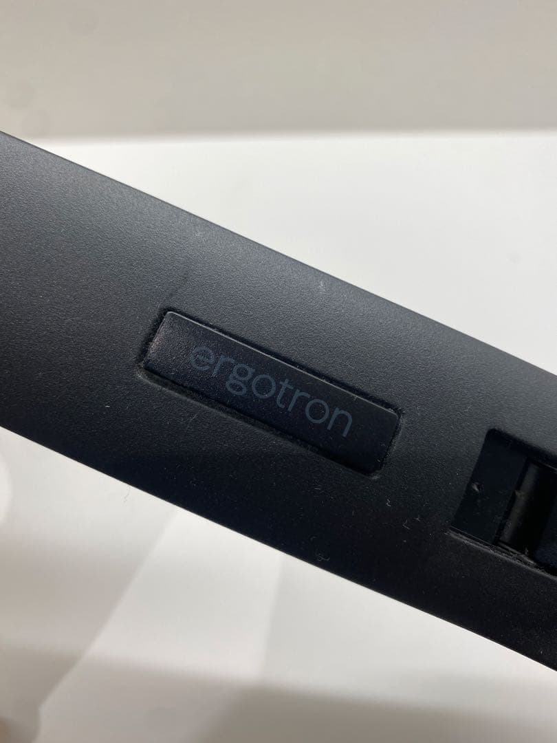 iiyama ディスプレイモニター本体 エルゴトロン　モニターアーム付き