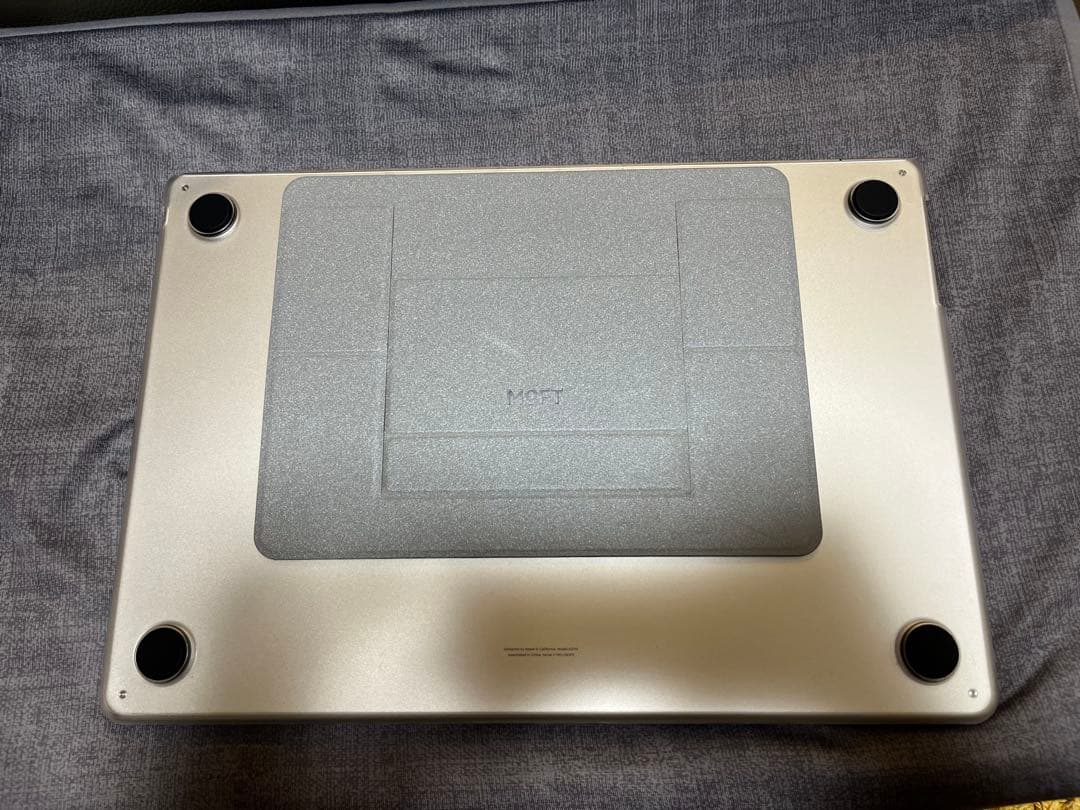 Apple MacBook Air M3 15インチMOFTスタンド付き