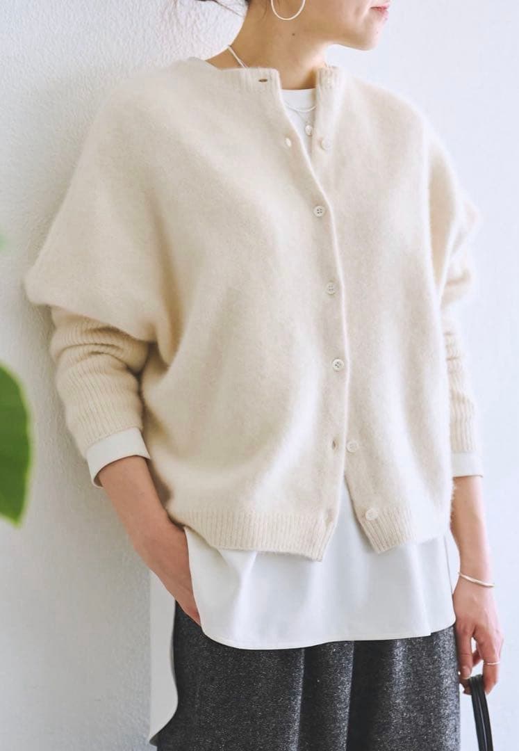 【24SS美品】BEARDSLEY FOXウール後ろボタンニット　アイボリー