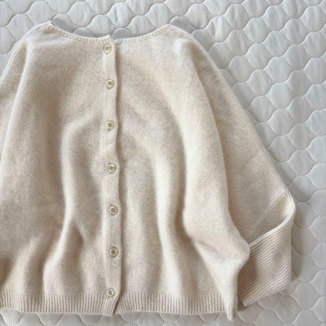 【24SS美品】BEARDSLEY FOXウール後ろボタンニット　アイボリー