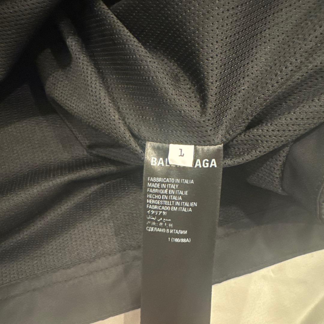 BALENCIAGAテックプルオーバー　バレンシアガ