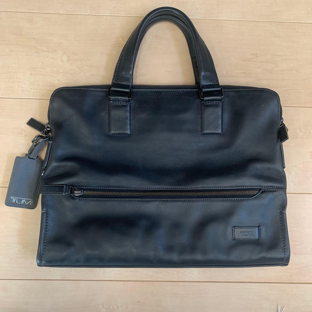 TUMI ブラック レザービジネスバッグ