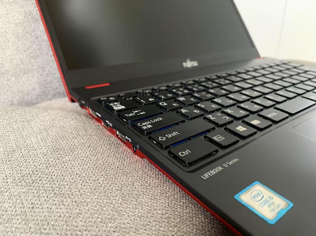 FUJITSU 第7世代 i5 Win10/8G/256GB SSD