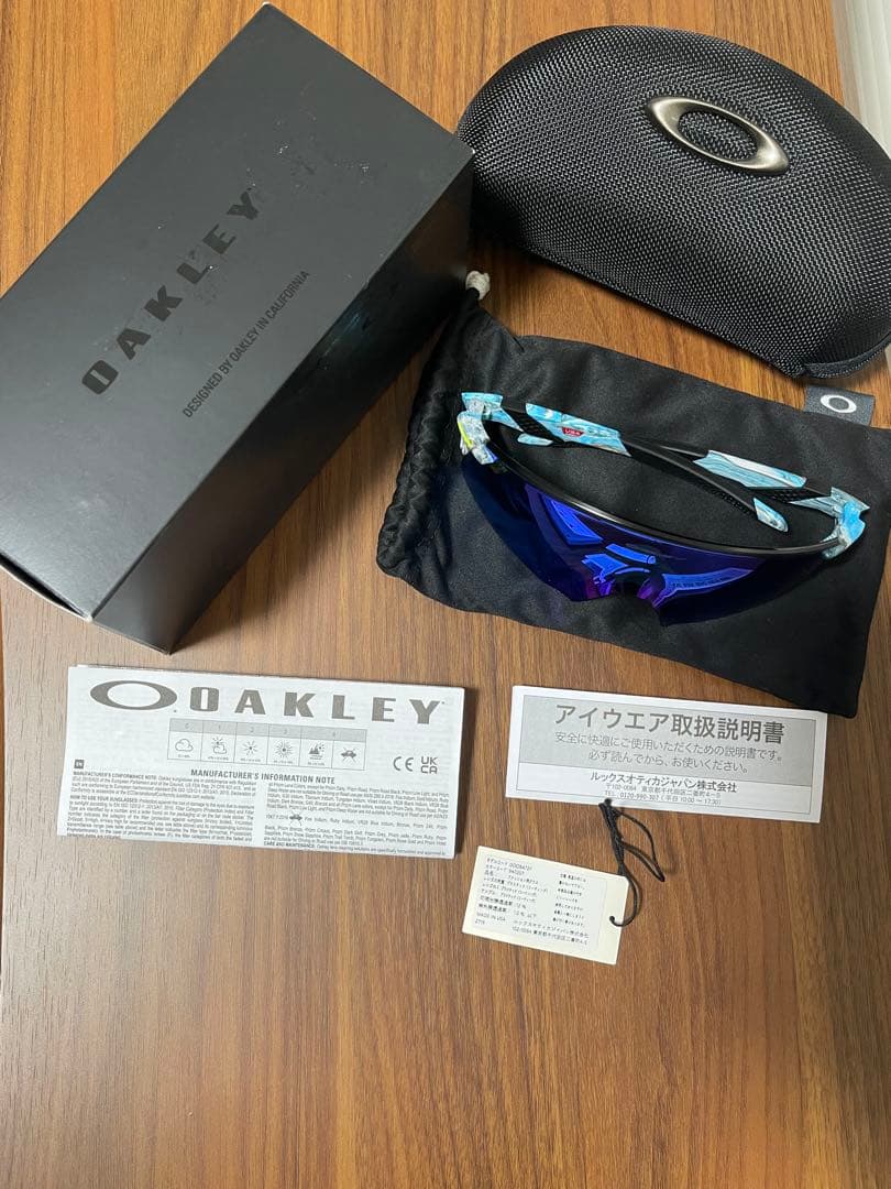Oakley スポーツサングラス 青色レンズ