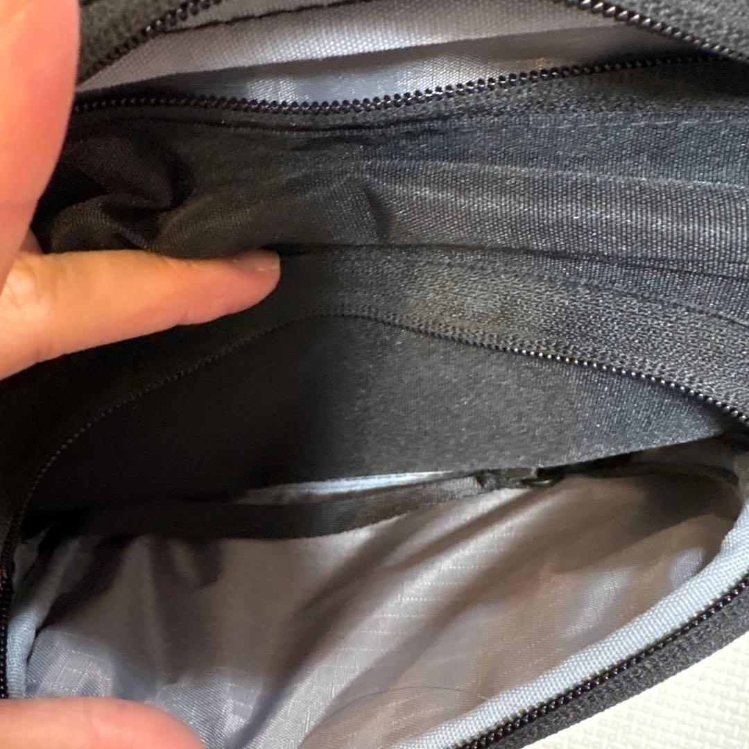 一度のみ使用　リニューアル品　POMULU ブラックウエストバッグ