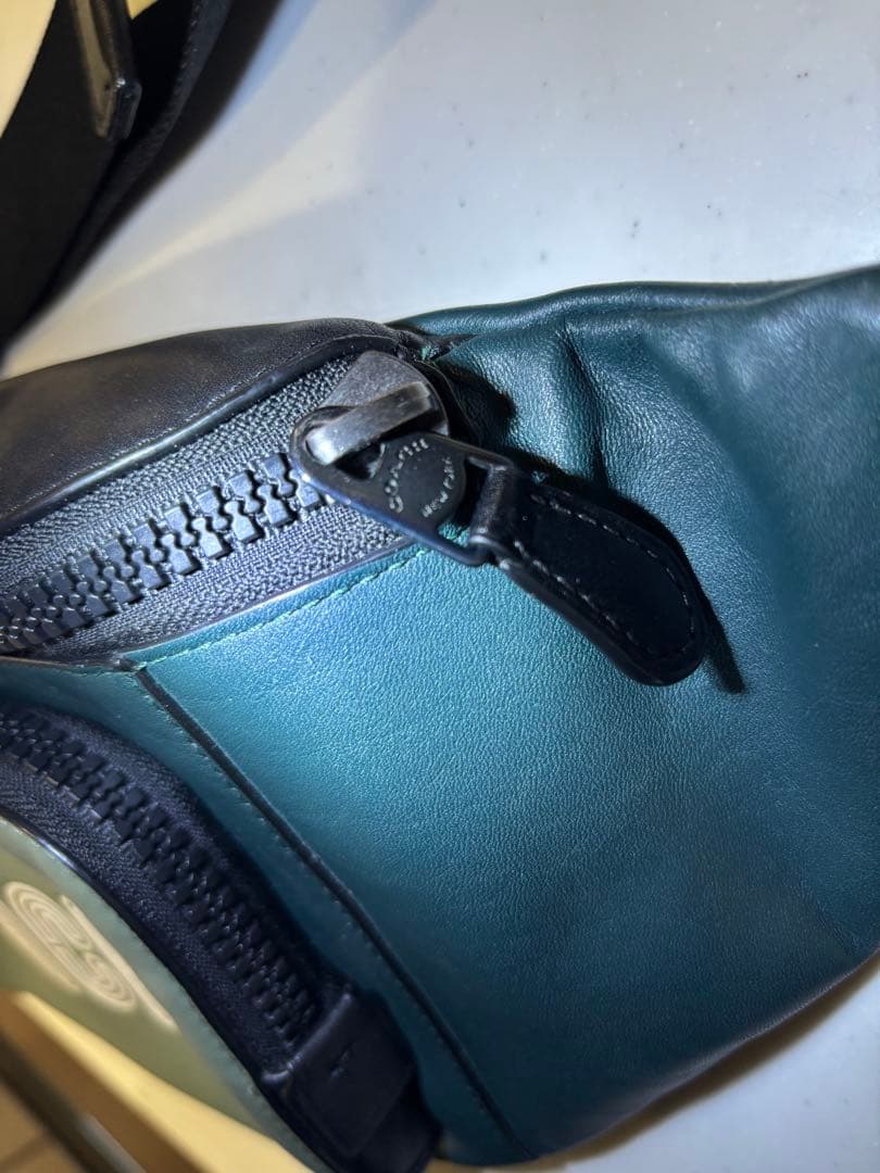 美品　正規品　コーチ　COACH ボディバッグ ダークグリーン×ブラック