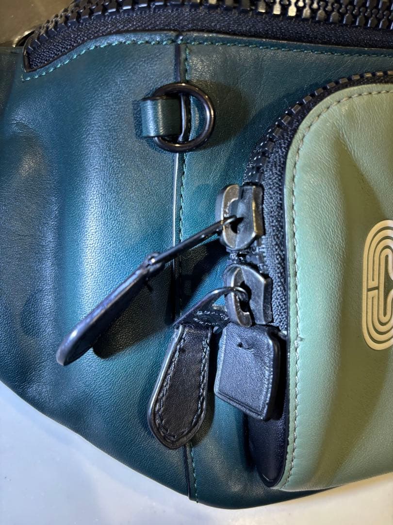 美品　正規品　コーチ　COACH ボディバッグ ダークグリーン×ブラック