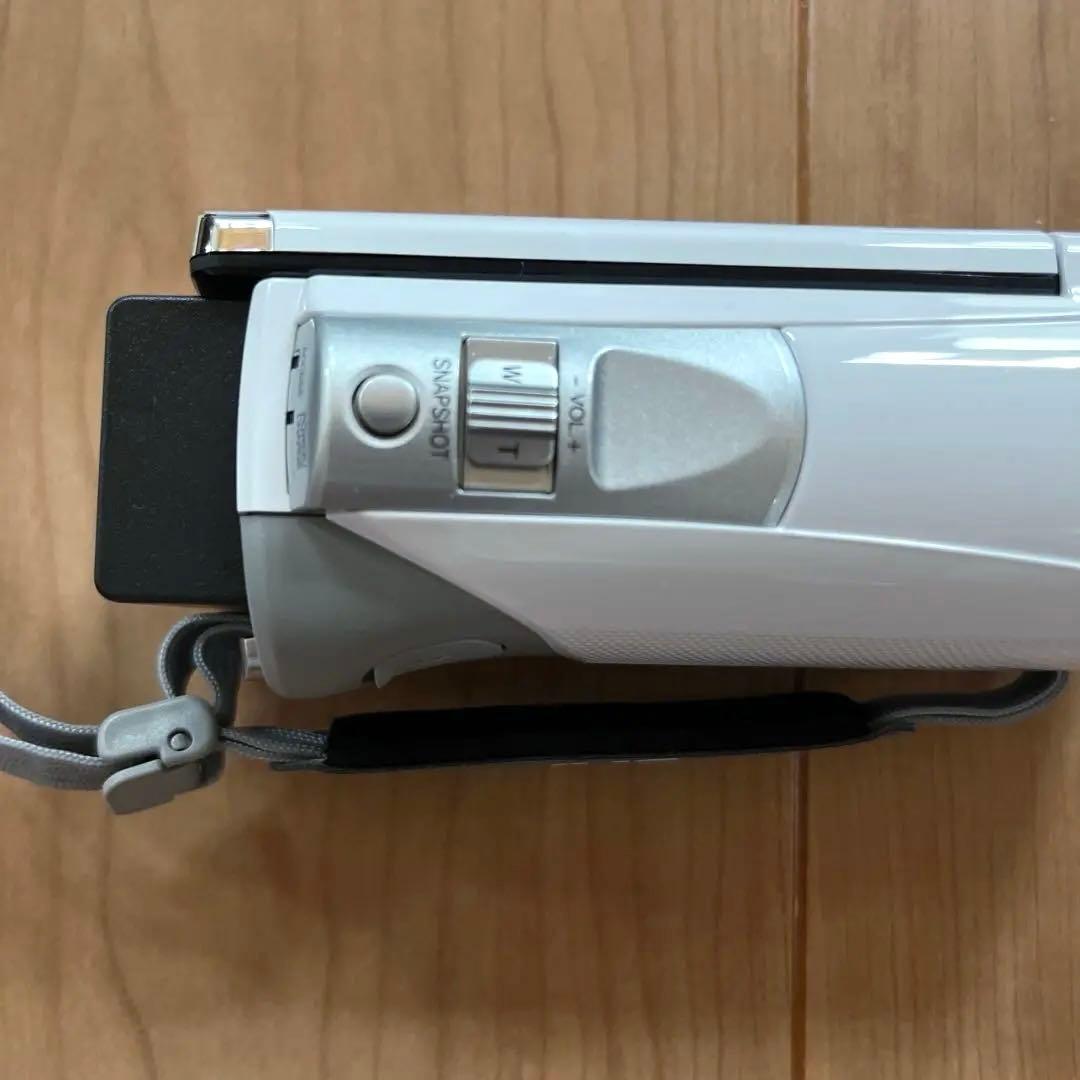 美品〜JVC Everio GZ-E700 ビデオカメラ ホワイト〜
