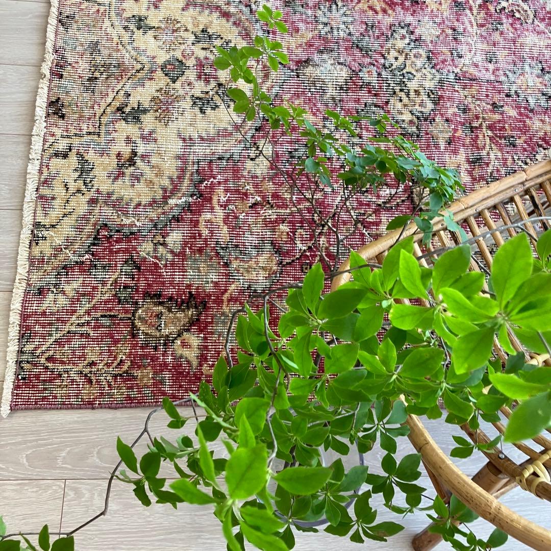 貴重110×124シャビーレッドピンク　ベージュ　正方形　トルコヴィンテージラグ