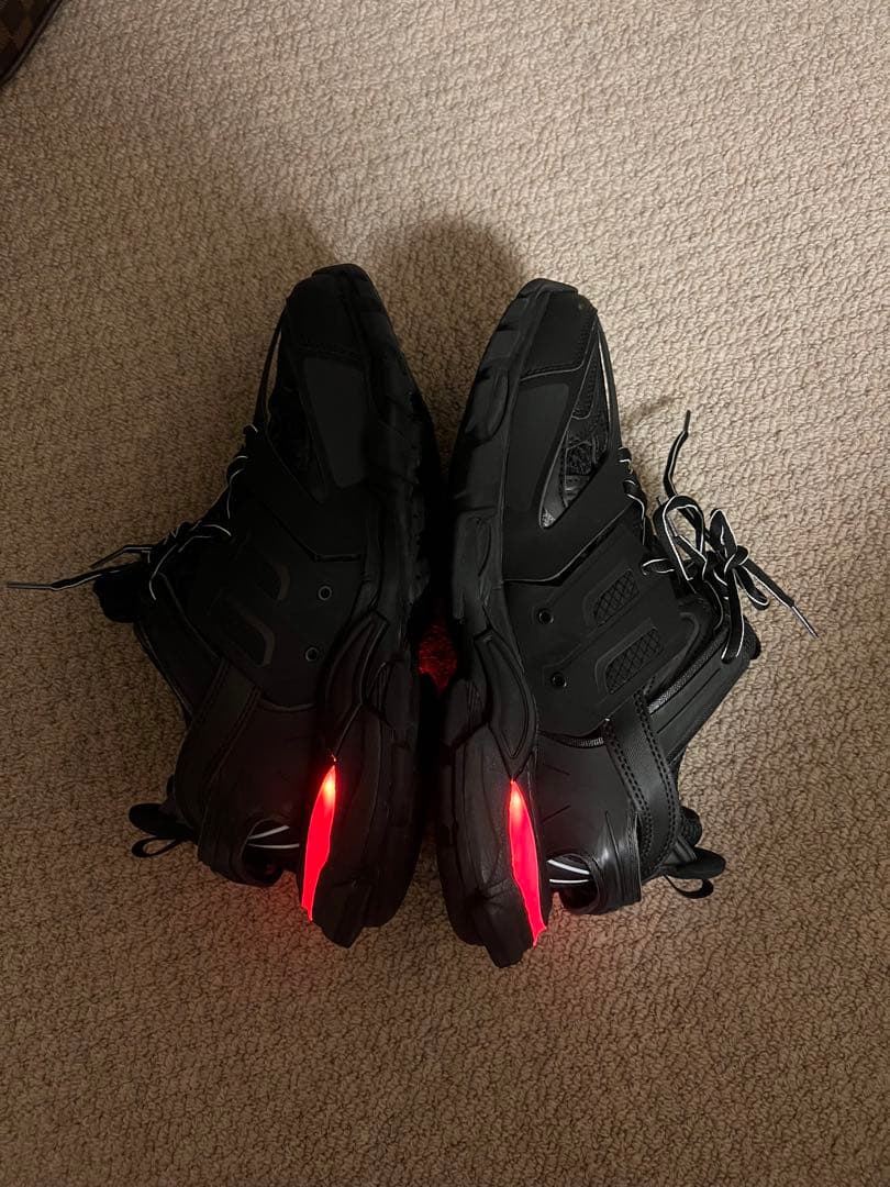 BALENCIAGA ブラック スニーカー LEDライト付き　最終値下げ
