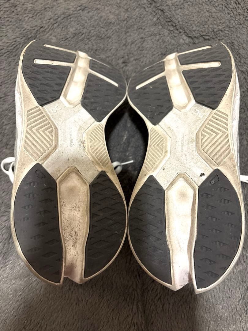 ON CLOUD ECLIPSE オンクラウドエクリプス　ランニング　モンスター