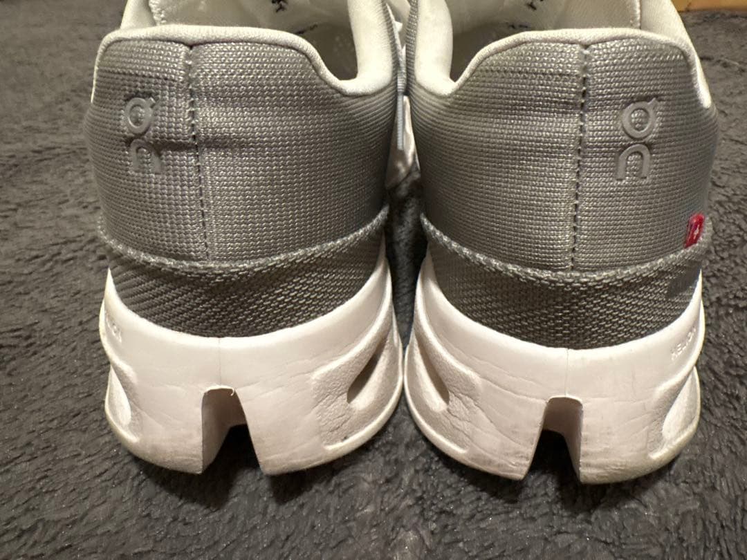 ON CLOUD ECLIPSE オンクラウドエクリプス　ランニング　モンスター