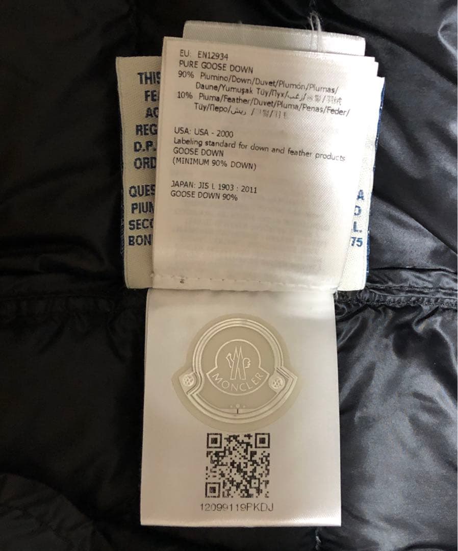 モンクレール　メンズダウンベストブラックフード付き