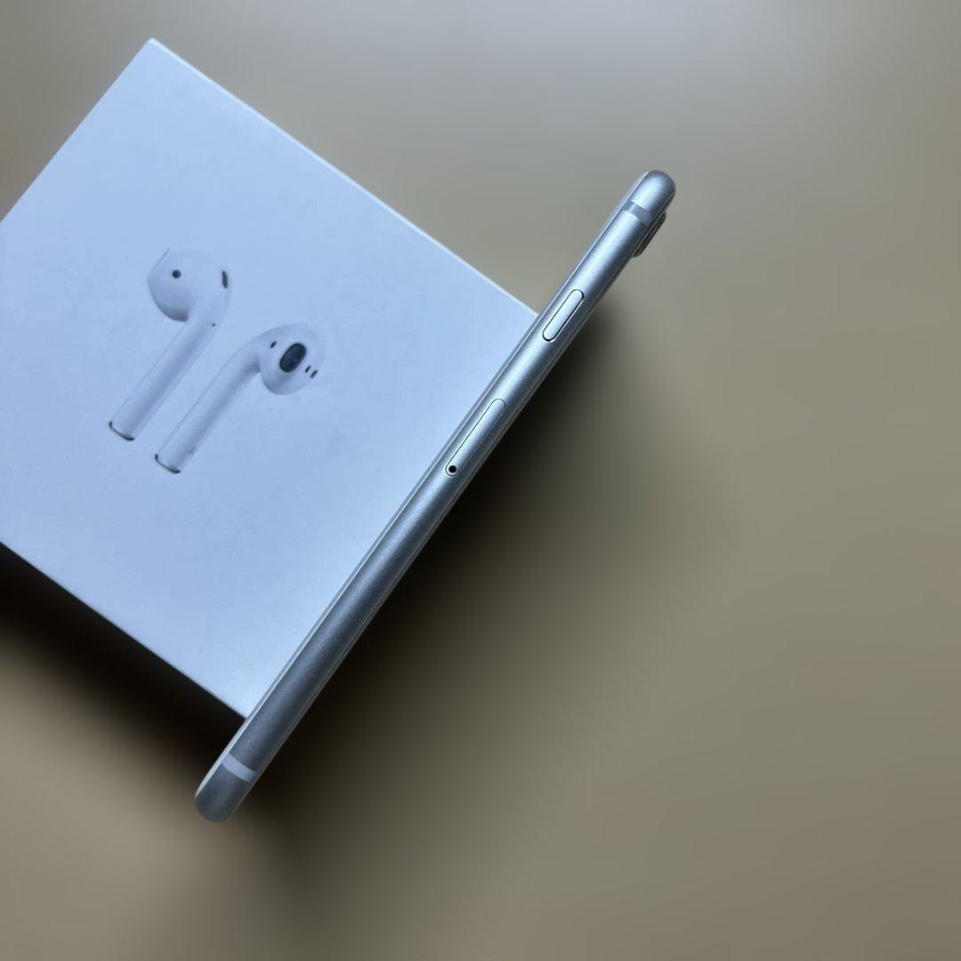 iPhone8 64GB SIMフリー　画面割れあり　バッテリー最大容量95%