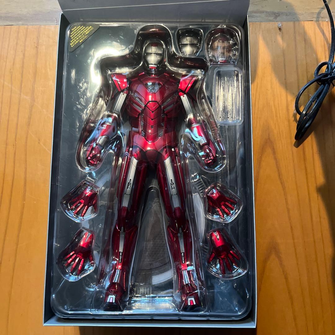 ホットトイズ アイアンマン3 マークXXXIIIシルバーセンチュリオン