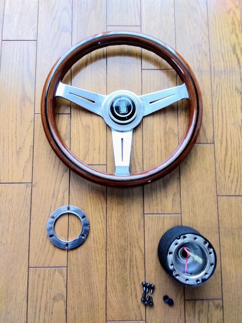 【NARDI Classic】32.5Φ〜 33Φ ウッドステアリング　ナルディ