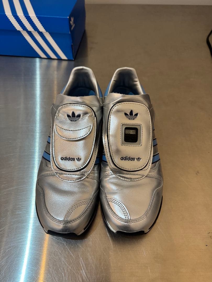 adidas 26.0マイクロペーサー/シルバー ブルー スニーカー