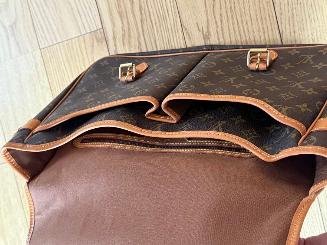 Louis Vuitton ジベシエールGM メッセンジャーバッグ