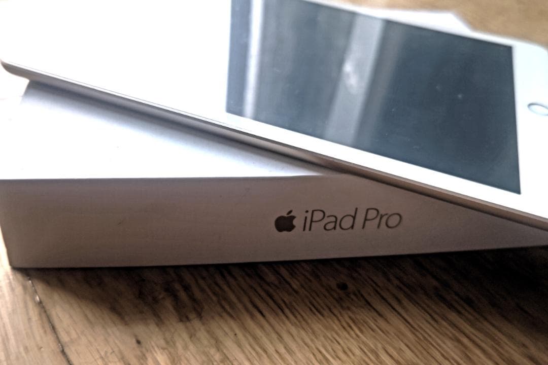 iPad (第5世代)9.7インチ 32GB WiFiセルラーモデル　美品