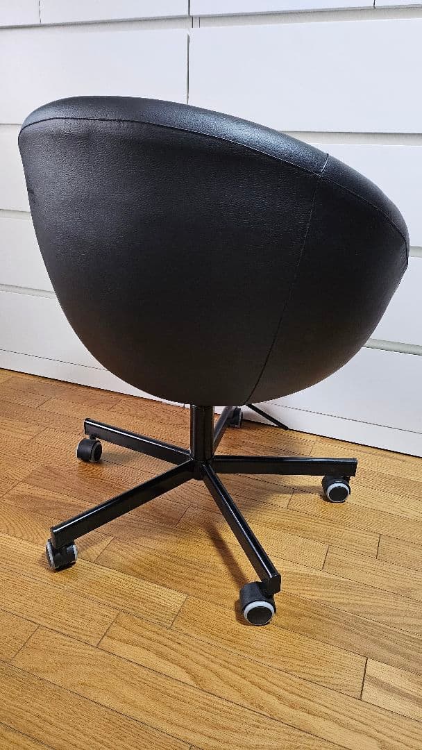 ドロン女　IKEA SKRUVSTA