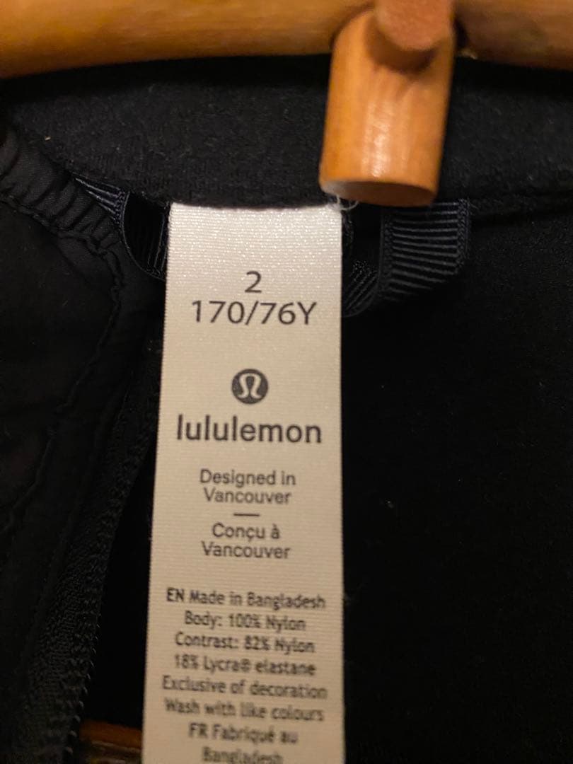 ルルレモン　lululemon ダウンジャケット