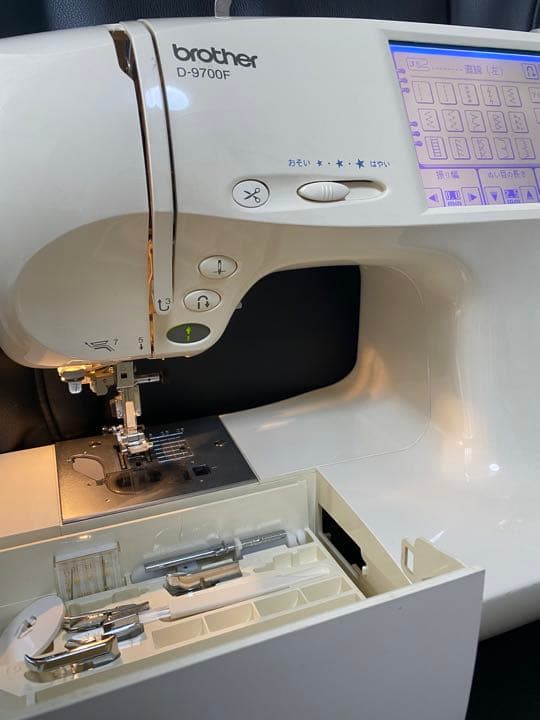 刺繍ミシン　ブラザーミシン　D-9700F
