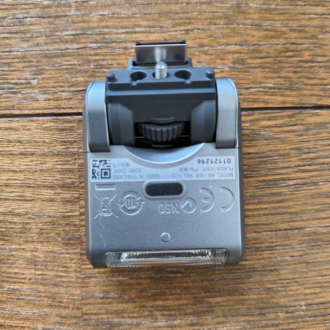 ピンクの猫 SONY NEX-5N ズームレンズ+外付けフラッシュ