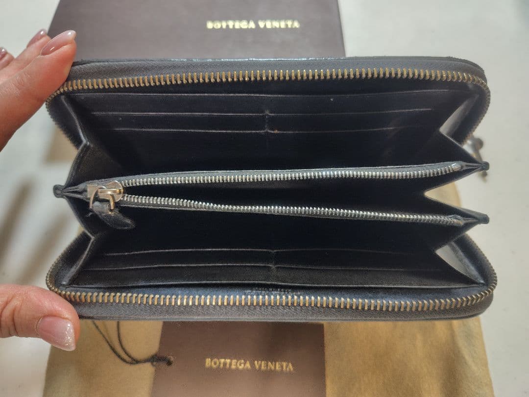 ボッテガヴェネタ イントレチャート　長財布 ラウンドファスナー 黒