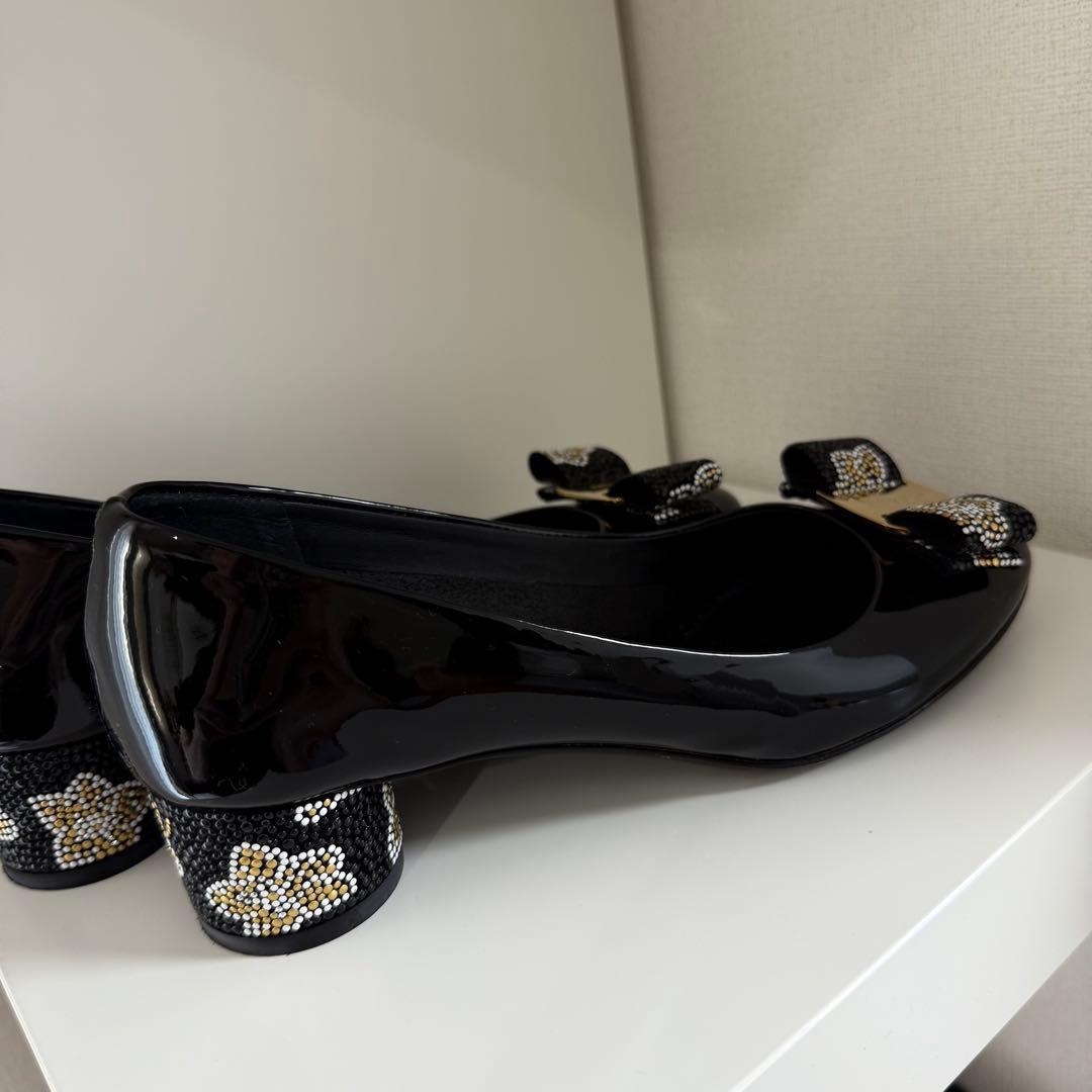 Ferragamo IVREA ラインストーンパンプス