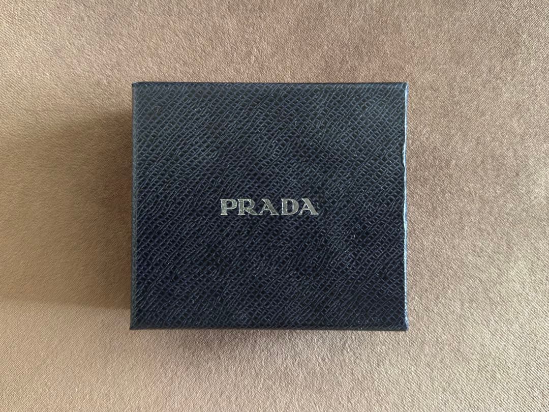 【ねこ】PRADA プラダケース サフィアーノトライアングル 小銭入