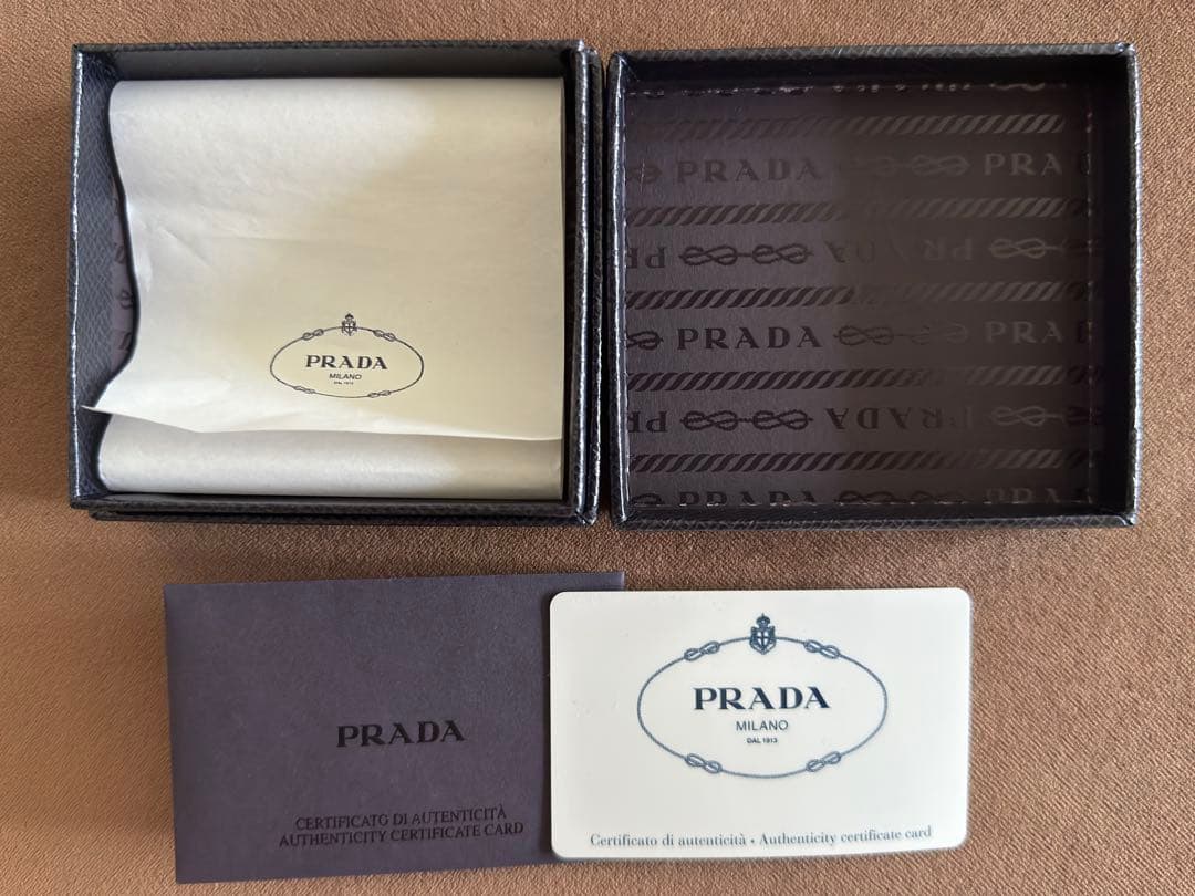 【ねこ】PRADA プラダケース サフィアーノトライアングル 小銭入