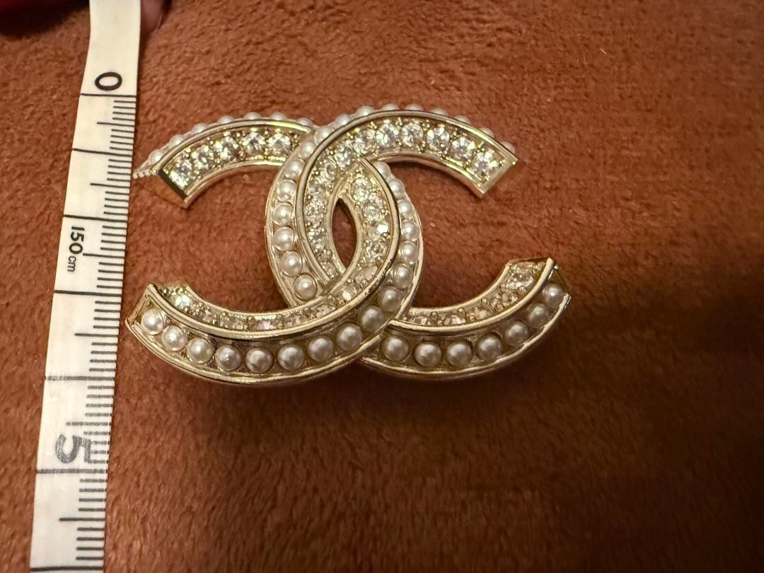 CHANEL CCロゴブローチ パールとクリスタル