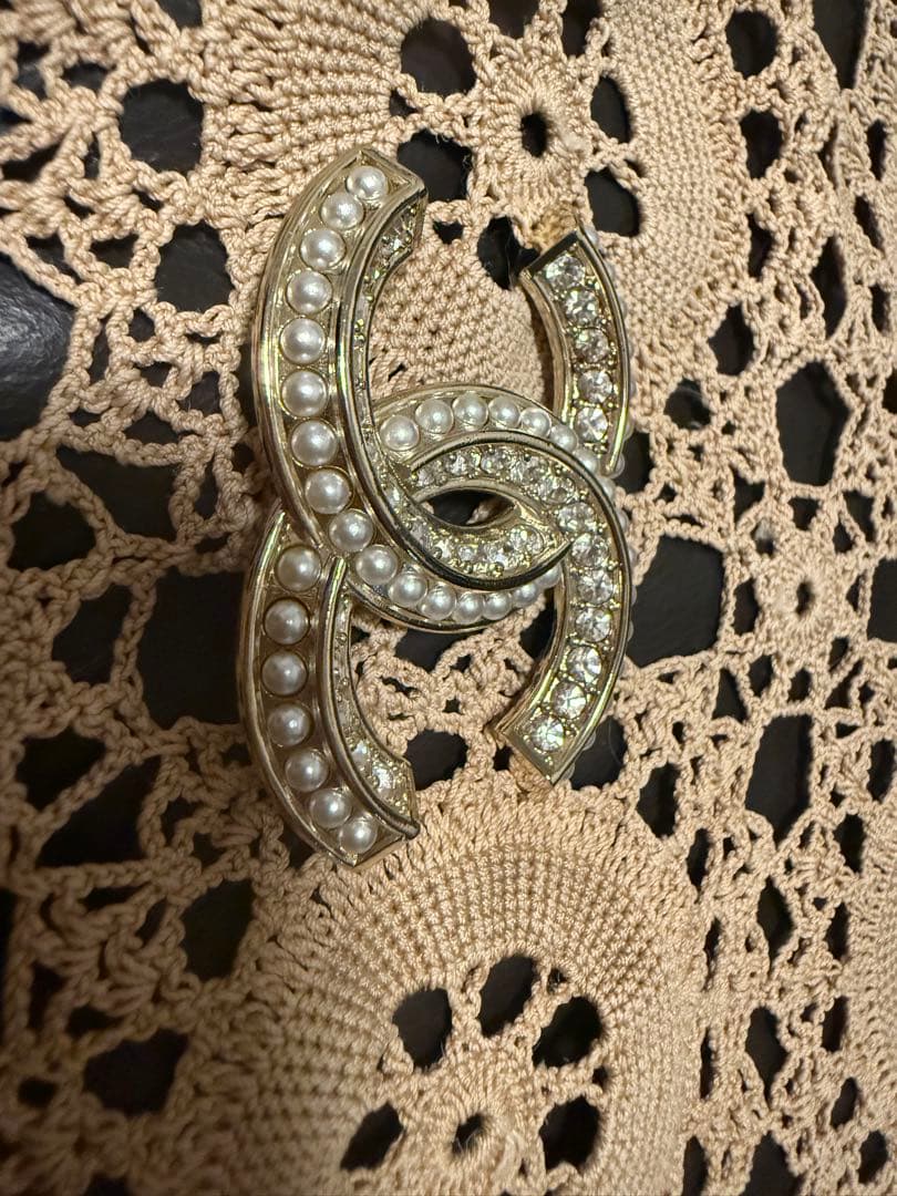 CHANEL CCロゴブローチ パールとクリスタル