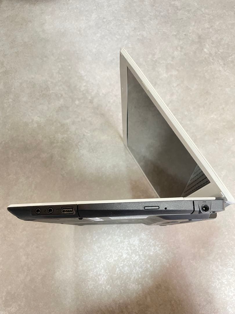 FUJITSU 富士通 ノートパソコン　15.6インチ 高性能