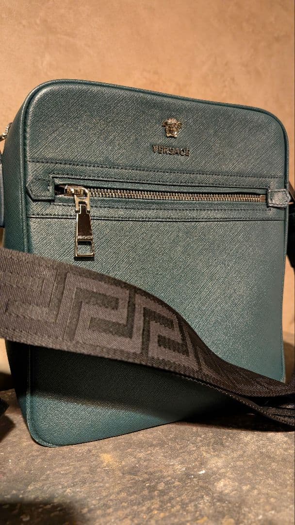 国内正規品 VERSACE ヴェルサーチ ショルダーバッグ　グリーン