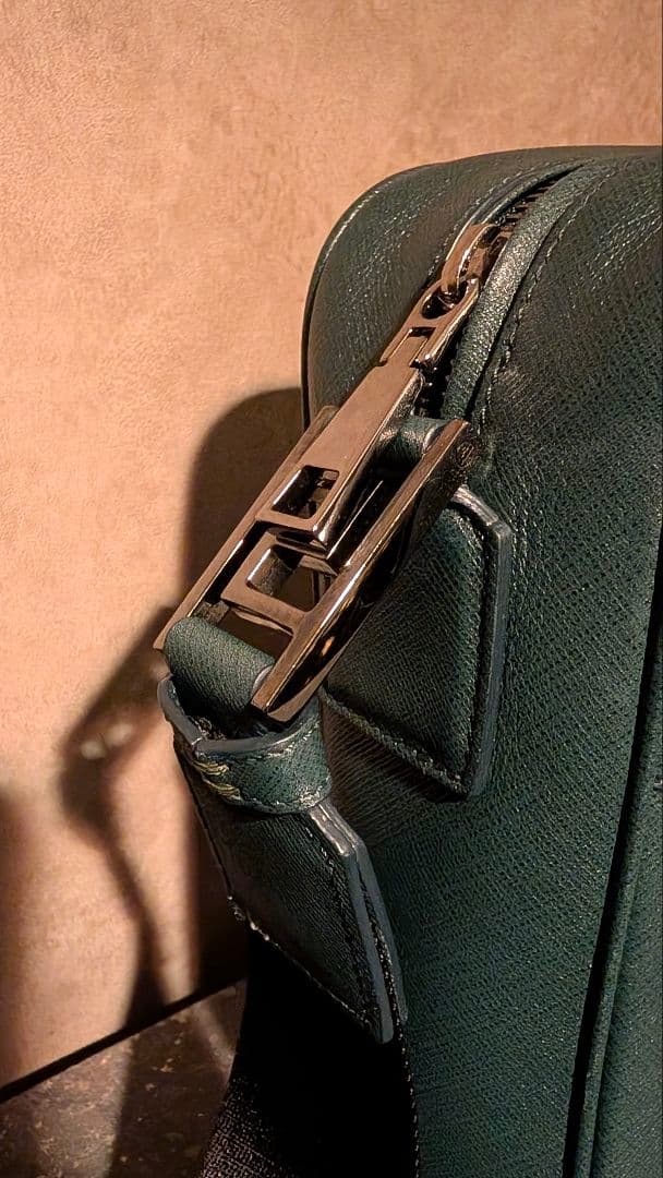 国内正規品 VERSACE ヴェルサーチ ショルダーバッグ　グリーン