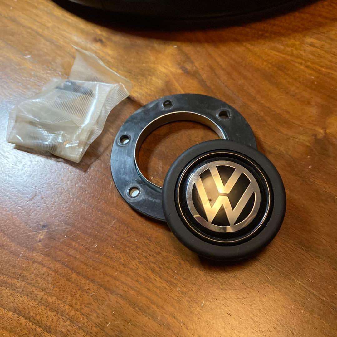 momo製ボスとステアリングホイール 3スポーク